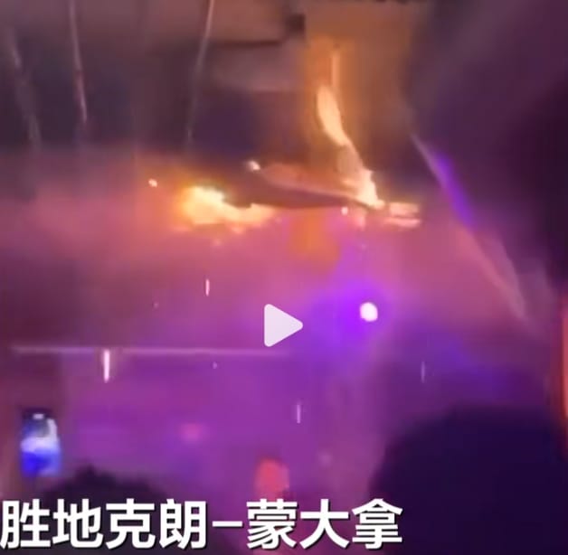  瑞士酒吧大火前，男酒保將女服務員扛上肩，煙火瞬間引燃天花板。 圖 : 影片截圖 