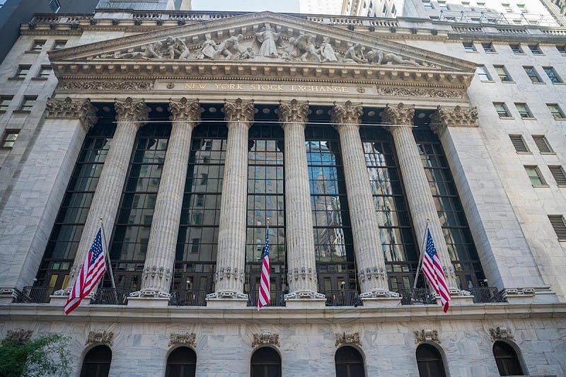 整體而言，儘管華爾街多數機構仍對 2026 年美股保持審慎樂觀，但分析師普遍認為，市場將在「成長與風險並存」的環境中前行，投資人需為更大的波動做好準備。&nbsp;&nbsp;&nbsp;圖:翻攝自X帳號@Alpha_Bronze