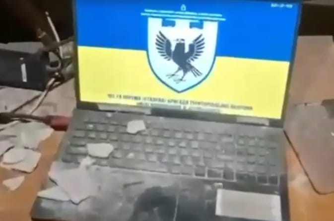  俄軍攻佔烏軍胡里艾伯勒營指揮所，指揮所內所有機密機料都沒銷毀或帶走。 圖：翻攝自 熊熊講堂 