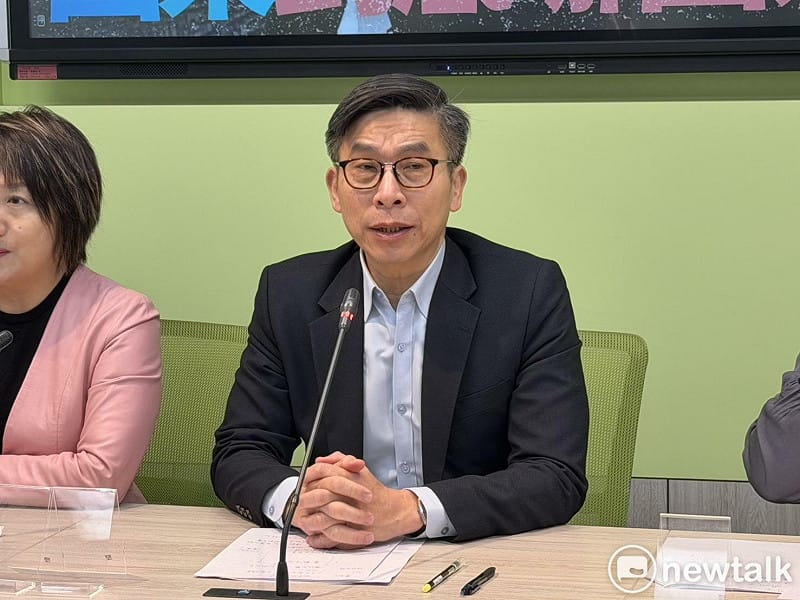 民進黨團幹事長鍾佳濱表示，此修法是讓中國經濟上滲透台灣、在軍事上威脅台灣。&nbsp;&nbsp;&nbsp;圖：金大鈞/攝