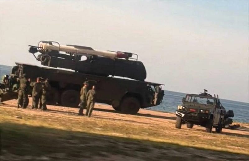  委軍裝備了中國製JYL-1三坐標遠程監視雷達，以及被稱為「隱身殺手」的JY-27雷達。在行動開始的幾個小時內，便被美軍「電子戰」摧毀。 圖：翻攝自 X 