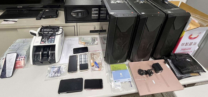 檢警破獲陳姓男子所屬洗錢集團，使用非法第三方支付，對接博弈網站，半年洗錢逾新台幣10億元，114年收網抓人，查扣現金、電腦等贓證物。（台中地檢署提供）中央社記者趙麗妍傳真　115年1月5日&nbsp;&nbsp;&nbsp;