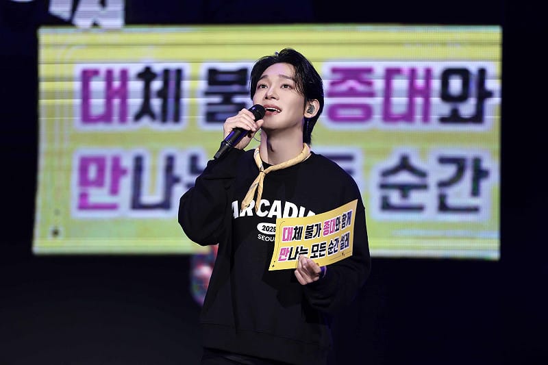 看到粉絲提前準備的手幅文字，直誇粉絲聰明又有創意。&nbsp;&nbsp;&nbsp;圖：INB100／提供