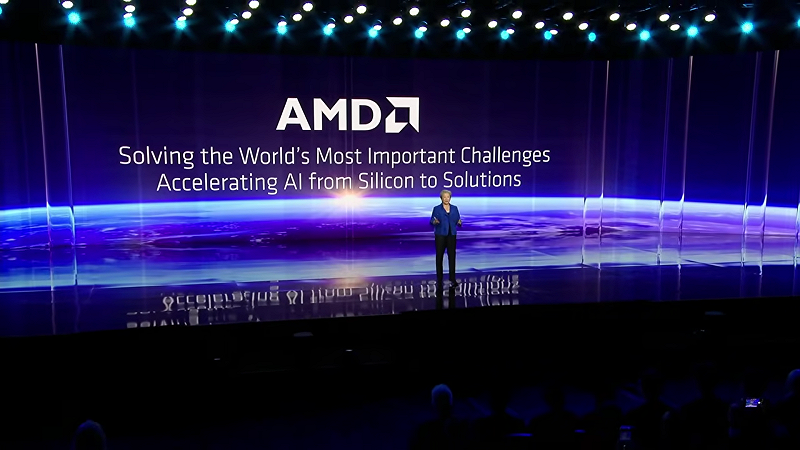 AMD 董事長暨執行長蘇姿丰在 CES 2026 主題演講中指出，AI 使用者自 ChatGPT 問世後已由百萬暴增至逾 10 億人，未來有望突破 50 億，AI 正從工具正式轉型為全球基礎建設。 圖:翻攝自CES YouTube