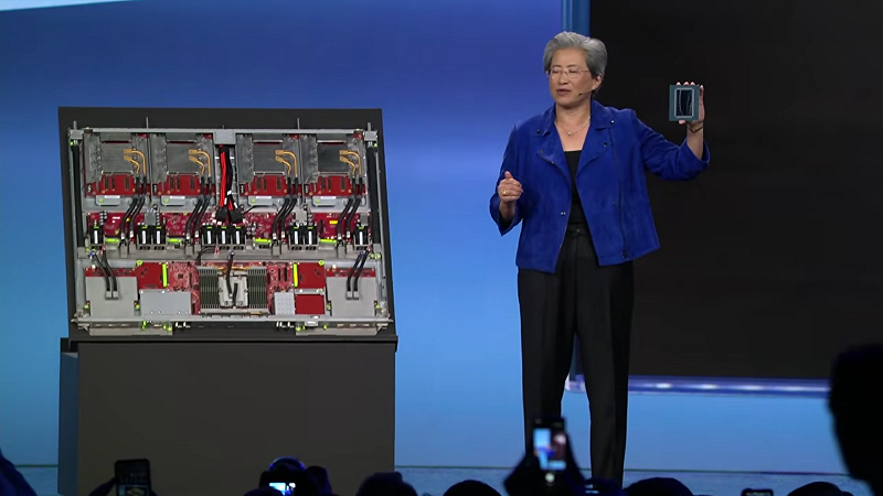 業界普遍認為，AMD 此舉不僅直接挑戰輝達在 AI 資料中心的主導地位，也凸顯台積電在 2 奈米製程與先進封裝（SoIC、CoWoS）上的戰略地位，正式躍升為 AI 時代的核心供應鏈關鍵。&nbsp;&nbsp;&nbsp;圖:翻攝自CES YouTube