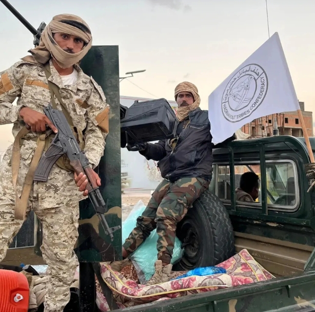 葉門政府軍與南方過渡委員會STC部隊交戰。&nbsp;&nbsp;&nbsp;圖 : 翻攝自蒙娜俊夫