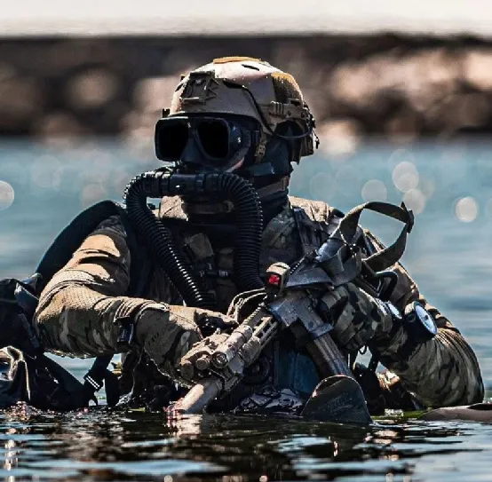  「海豹突擊隊」、由「海豹六隊」改編而成的海軍特種作戰研究大隊（DEVGRU），與「三角洲部隊」並列特種作戰金字塔頂端，處理高敏感任務。 圖：翻攝自 騰訊新聞@翰林冷知識 