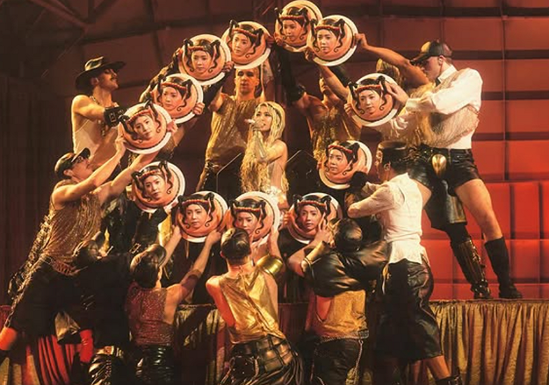 蔡依林演唱會中出現不少怪誕的場景，如人頭時鐘等，讓不少網友將邪教獻祭、光明會聯想在一起。&nbsp;&nbsp;&nbsp;圖：翻攝自蔡依林IG