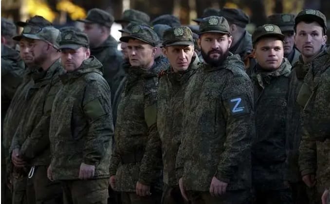 俄軍不計人命代價，不斷要士兵發起人肉衝鋒，但經常還沒抵達前線，就被烏軍無人機消滅。&nbsp;&nbsp;&nbsp;圖 : 翻攝自環球戰略解讀