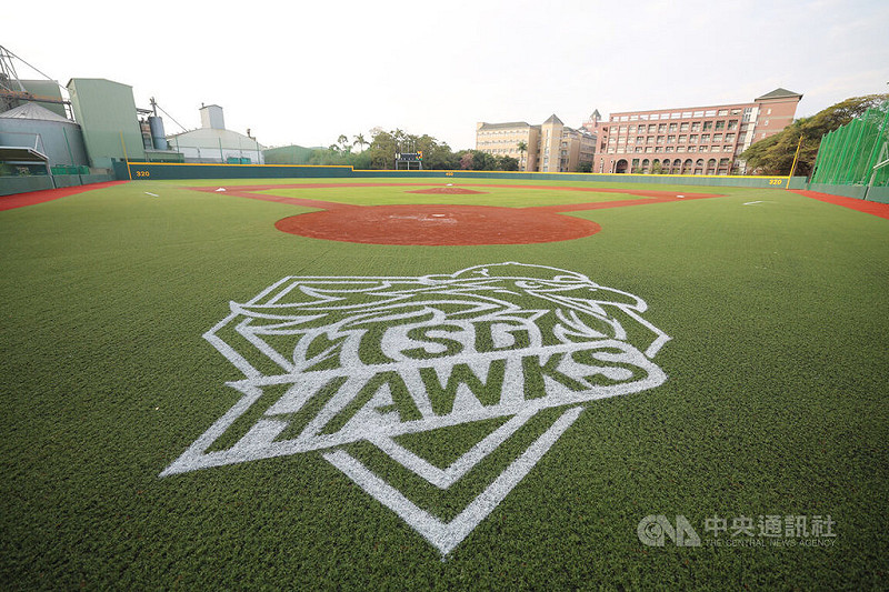 台鋼3億元打造皇鷹學院訓練基地 洪一中帶隊開箱探秘