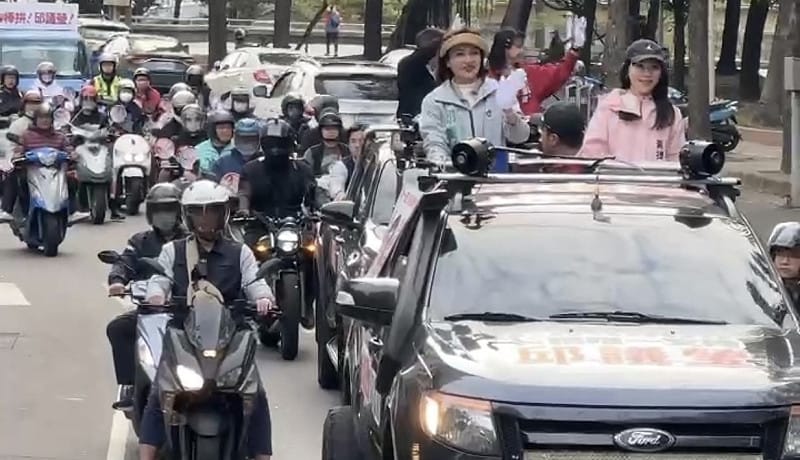 初選前最後一天，邱議瑩選在三民、鳳山展開大車掃行程。&nbsp;&nbsp;&nbsp;圖：邱議瑩辦公室/提供