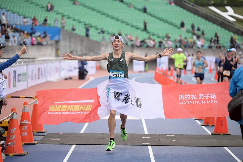 日本選手作田直也勇奪全馬男子組冠軍。&nbsp;&nbsp;&nbsp;圖：高雄市運發局/提供