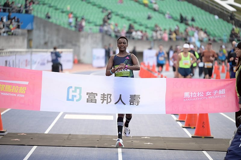 全馬女子組由肯亞選手Musau Jemimah Wayua奪冠。&nbsp;&nbsp;&nbsp;圖：高雄市運發局/提供