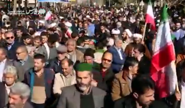 部分民眾也在官員的支持下，於包含首都德黑蘭在內的多座城市發起支持政府的示威遊行，並高喊反對美國、以色列的口號。&nbsp;&nbsp;&nbsp;圖：翻攝自 @NOELreports X 帳號