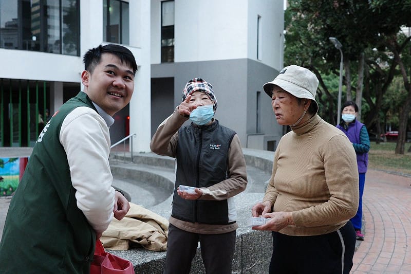 陳信秀從市議員服務處開始接觸政治工作。圖：陳信秀/提供