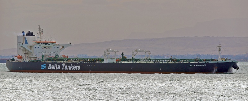  受損名單包含懸掛希臘國旗的「Delta Harmony」號，以及「Matilda」、「Freud」與「Delta Supreme」。 圖：翻攝自 X 