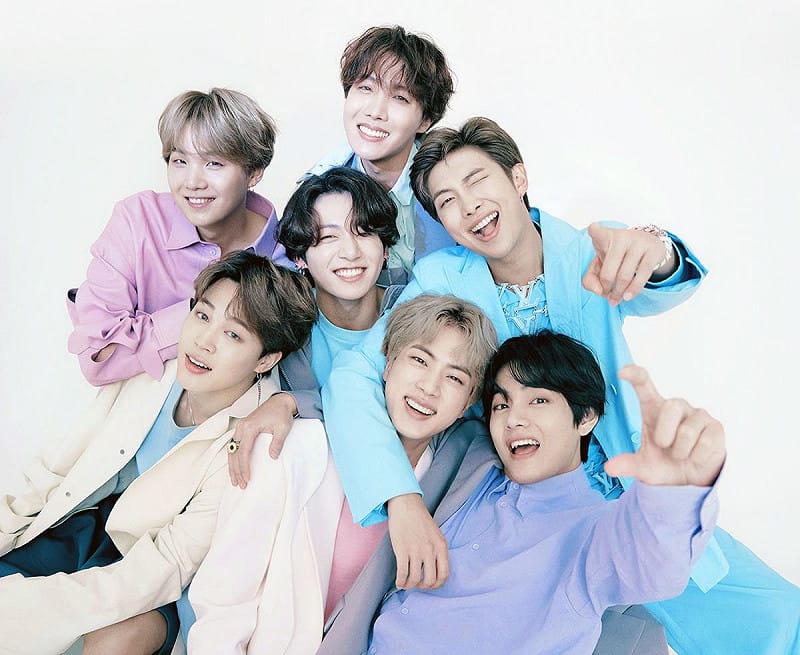 BTS 自 2013 年出道以來，成功打破 K-pop 在西方市場的天花板，成為首個獲得公告牌音樂獎、登上《週六夜現場》、並獲葛萊美獎提名的韓國團體。 圖:翻攝自X帳號@btschartsdailyc