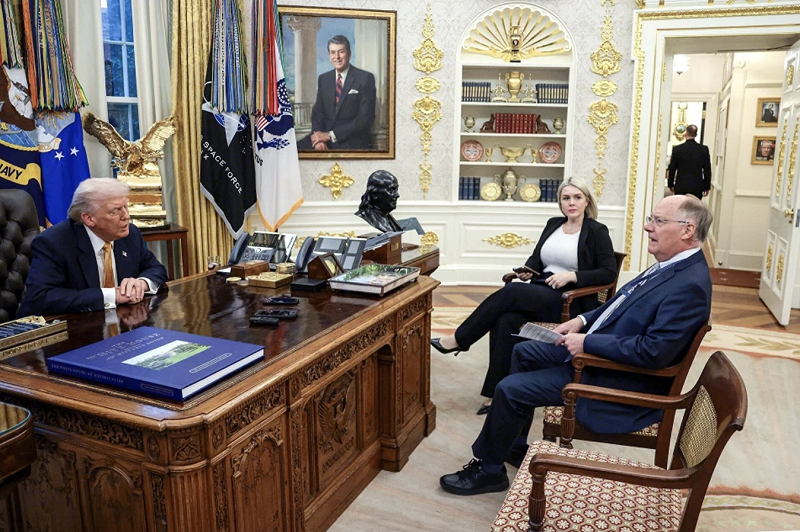 川普在接受媒體採訪時態度轉為保守，表示他對遭ICE射殺的死者感到不幸。&nbsp;&nbsp;&nbsp;圖：翻攝自 環球網