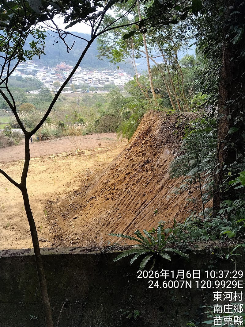 南庄鄉公所人員巡查發現該地疑似有未經申請擅自開發行為，立即通報縣府水利處勘查。&nbsp;&nbsp;&nbsp;圖：苗栗縣政府提供