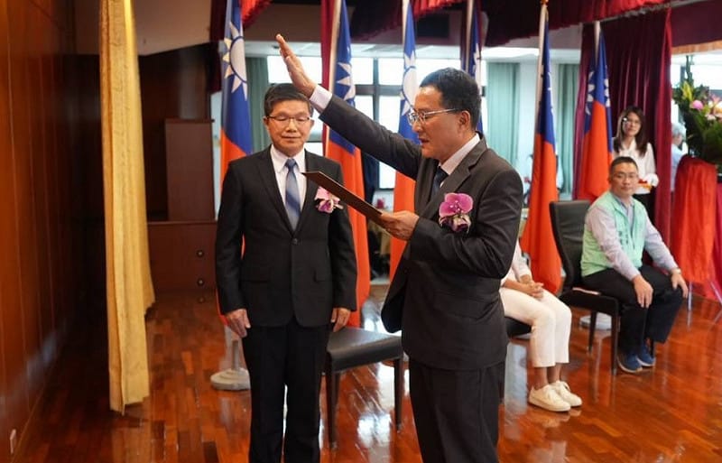 黃明舜(左二)宣誓接任台電鳳山區處新任處長。&nbsp;&nbsp;&nbsp;圖：台電鳳山區營業處/提供