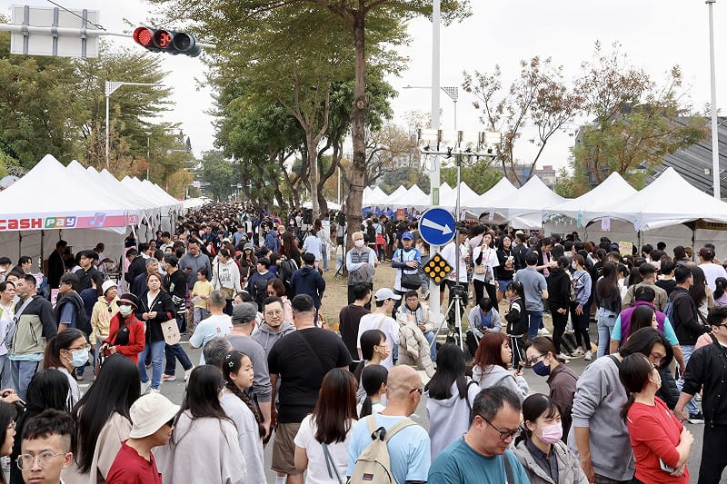 由台南市永康區公所、大東橋商圈觀光發展協會、思味行銷公司及台南市政府觀光旅遊局聯合主辦的「2026第六屆台南甜點節」，於今、明2天在台南市立圖書館新總館及周邊盛大登場。&nbsp;&nbsp;&nbsp;圖：台南市政府提供