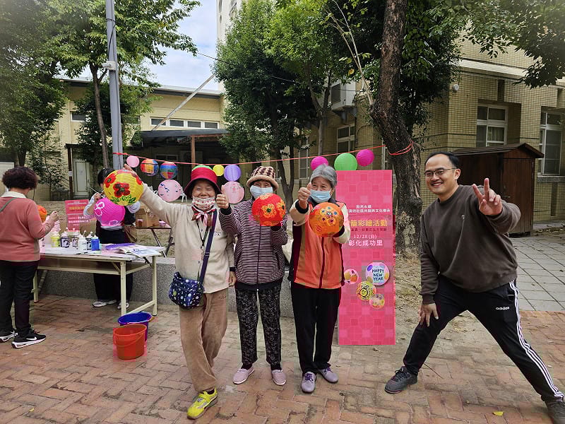 台中中友百貨推出年度彩繪燈籠共創計畫，邀請社區居民共同參與。&nbsp;&nbsp;&nbsp;圖：中友百貨/提供