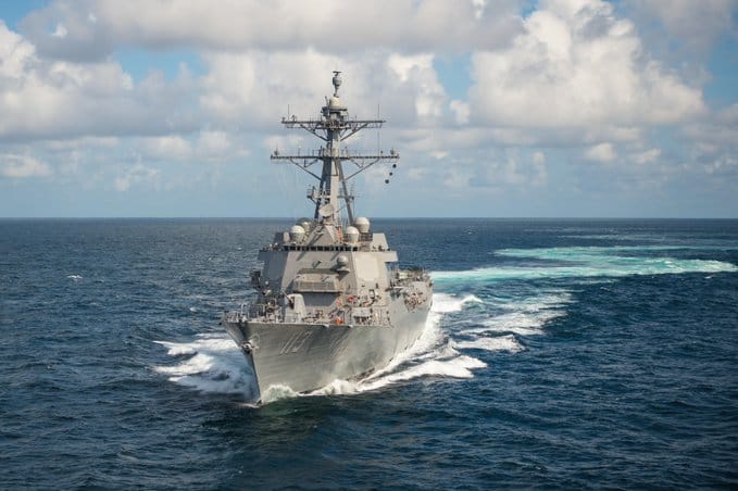 解放軍發言人週六證實，美軍神盾艦 「約翰・菲恩」號 與海洋調查船 「瑪麗・西爾斯」號 於 1 月 16 日至 17 日 通過台灣海峽，東部戰區已組織海空兵力全程跟監警戒，並稱「有效應對處置」。&nbsp;&nbsp;&nbsp;圖:翻攝自X帳號@Aurora107E