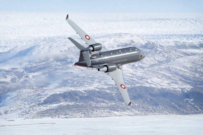 丹麥《貝林時報》也披露，洩漏的國防部文件顯示，美國曾暗中試圖獲取格陵蘭軍事設施、港口及空軍基地的敏感資訊，卻未事先通知哥本哈根。丹麥政府對此表示高度警戒，擔心這可能與美國的緊急軍事計畫相關。 圖:翻攝自X帳號@NSTRIKE1231