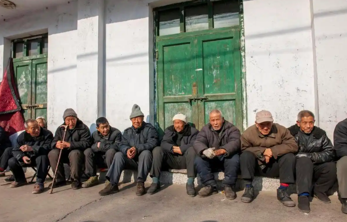 聯合國預測指出，到 2100 年，中國可能有超過一半人口年齡在 60 歲以上，衝擊層面恐遍及經濟、社會乃至軍事實力布局。 圖:翻攝自百度