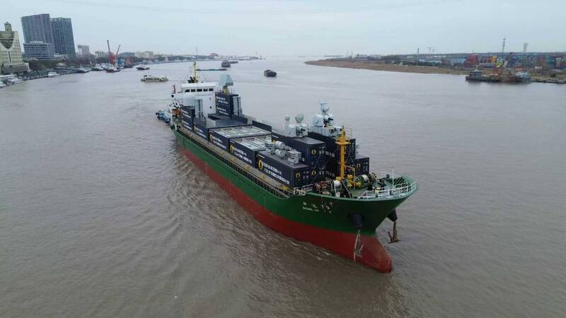  一艘名為「中達79」的大型商船已正式離開中國港灣航行，疑似已進入測試。 圖：翻攝自 X 