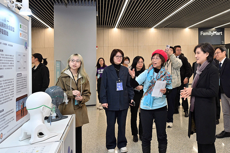 行政院副院長鄭麗君今（21）天出席「公民社會的淨零沙盒實驗－社區到政策的雙螺旋」聯合成果交流會。&nbsp;&nbsp;&nbsp;圖：行政院提供