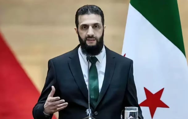 雖然臨時政府與庫德族武裝勢力已達成和解，但如何應對庫德族訴求、善用當地資源仍是大馬士革當局亟需面對的難題。圖為敘利亞總統沙拉。&nbsp;&nbsp;&nbsp;圖：翻攝自 騰訊網 子桑鷹脈