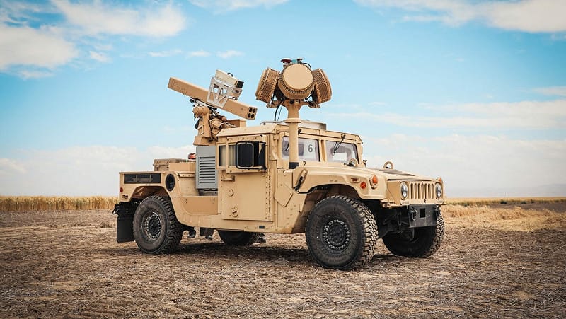  據消息，大量「EAGLS」雷射導引反無人機系統已運抵科威特空軍基地。 圖：翻攝自 X 