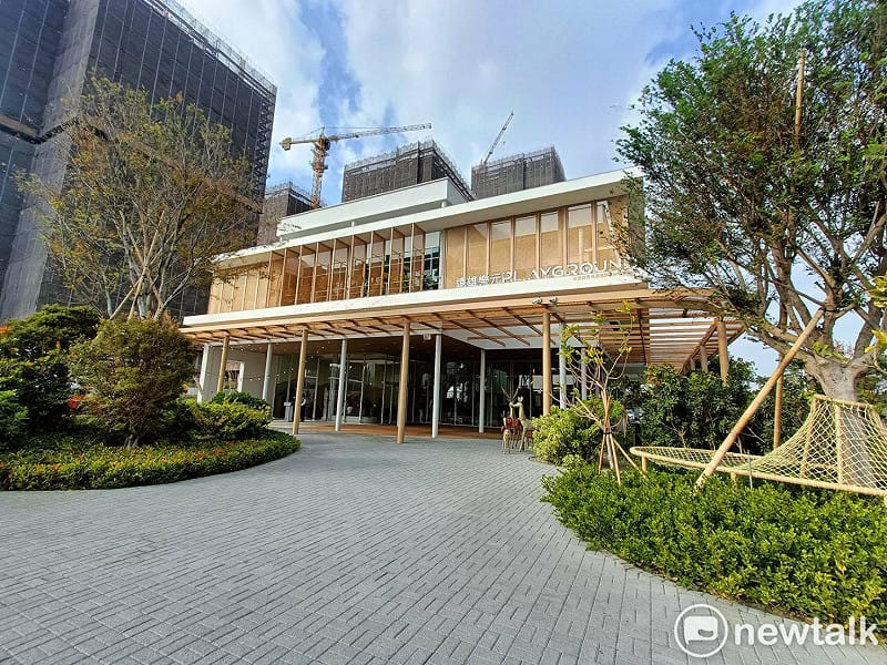 遠雄樂元接待中心獲工程碳足跡減碳評估認證藍鑽等級中最高等級「翡翠級」&nbsp;&nbsp;&nbsp;圖：唐復年/攝