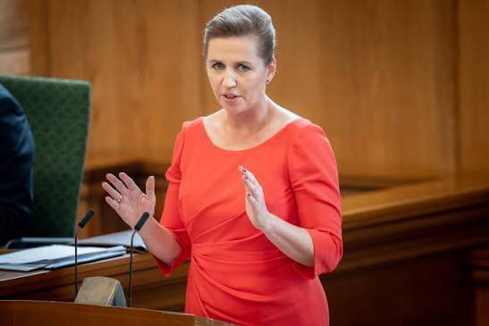  由丹麥首相佛瑞德里克森帶領的丹麥代表團在川普演講時中途離席，隨後發布公開聲明表示抗議。德國、法國等其他國家也表態支持保衛格陵蘭主權。 圖：翻攝自 @rainbow78521 X 帳號 