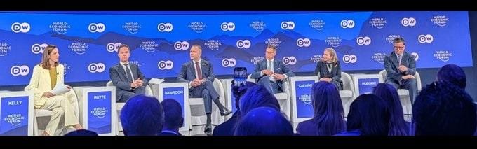 波蘭總統納夫羅茨基在出席達沃斯世界經濟論壇時，突然表示支持川普對格陵蘭事務的立場。&nbsp;&nbsp;&nbsp;圖：翻攝自 @rainbow78521 X 帳號