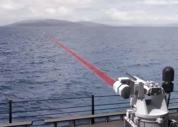 專家分析認為，該款武器可能是俄羅斯透過伊朗等盟友的採購渠道，或是在國際防務商品貿易市場中取得的現貨，否定中國向俄羅斯提供武器援助的可能性。&nbsp;&nbsp;&nbsp;圖：翻攝自 騰訊網 矚望雲霄