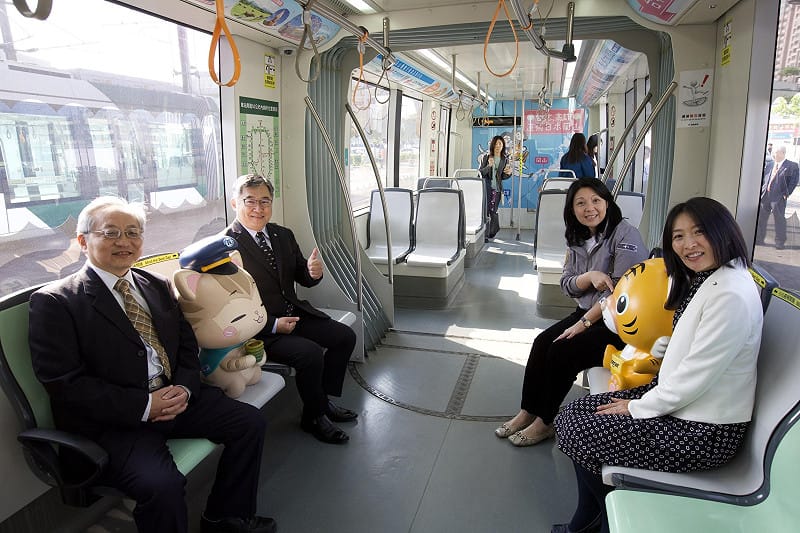 「高捷x台灣虎航x岡山台日聯名」高雄彩繪輕軌列車順利啟動。&nbsp;&nbsp;&nbsp;圖：高雄捷運公司/提供