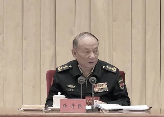 20日的「開班式」中,政治局常委全數出席,軍方卻僅剩軍委委員張升民現身。 圖:翻攝自 X 20日的「開班式」中,政治局常委全數出席,軍方卻僅剩軍委委員張升民現身。 圖:翻攝自 X