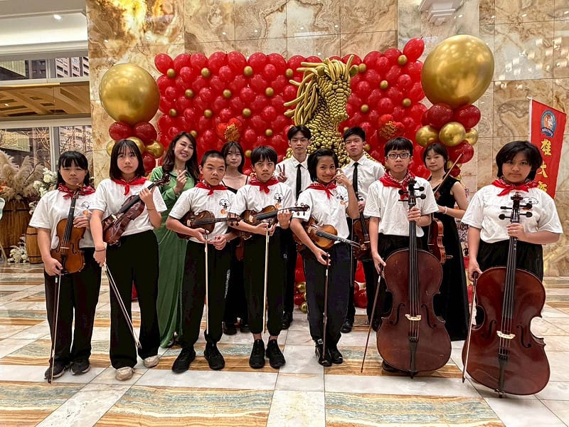 「愛分享弦樂團」感謝獅子會愛心，現場演奏三首動聽樂曲，展現精湛琴藝。&nbsp;&nbsp;&nbsp;圖：雄大獅子會/提供