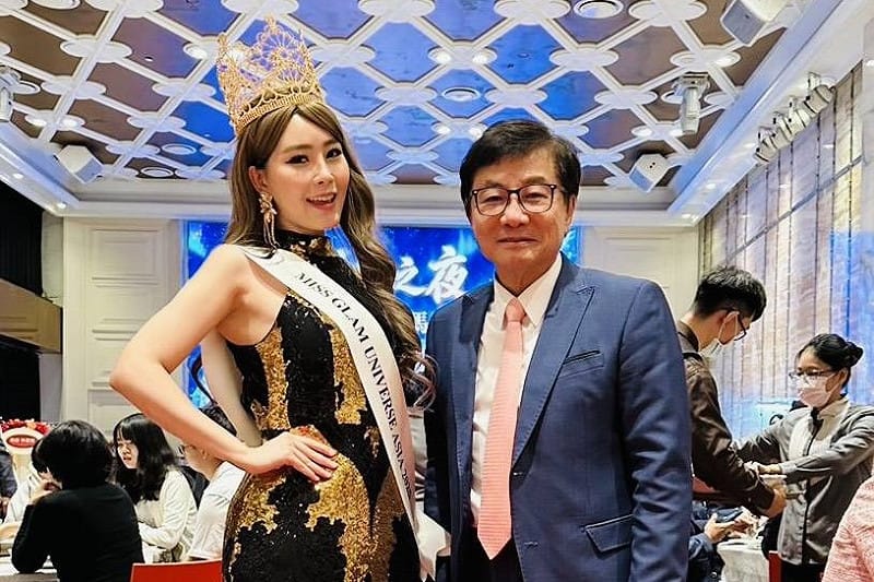 「環球華麗小姐亞洲冠軍」鄭珊汶(左)親臨現場，並帶來動人的「蛇舞」表演。&nbsp;&nbsp;&nbsp;圖：雄大獅子會/提供