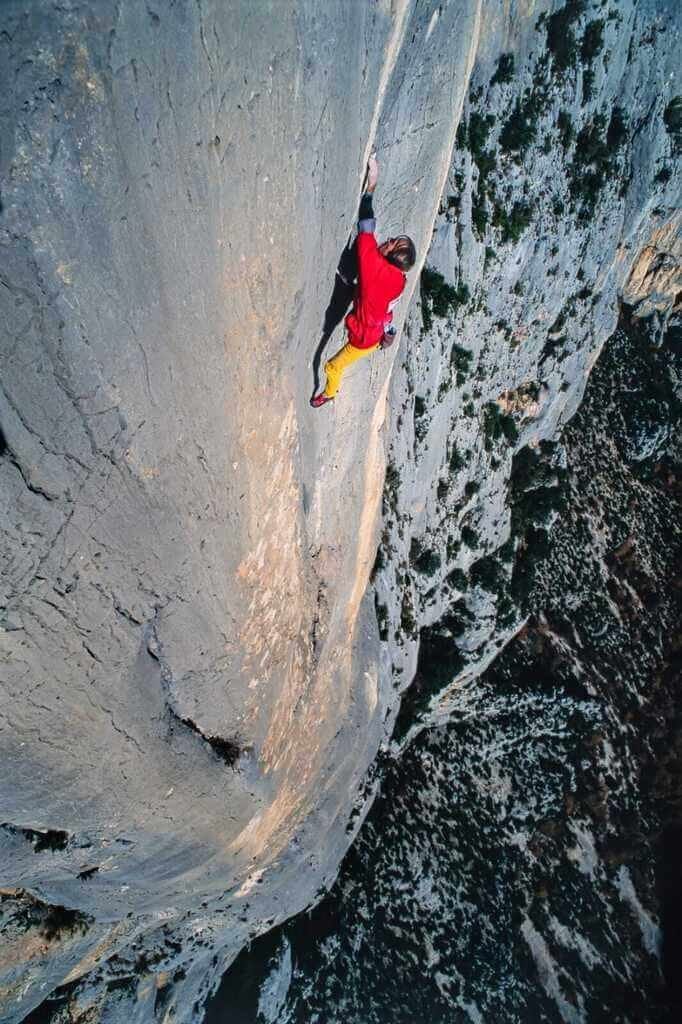 「法國蜘蛛人」羅貝爾攀岩和攀登世界各地建築物已有數十年經歷，2004年曾以繩索登頂台北101。&nbsp;&nbsp;&nbsp;圖:中央社（羅貝爾提供）