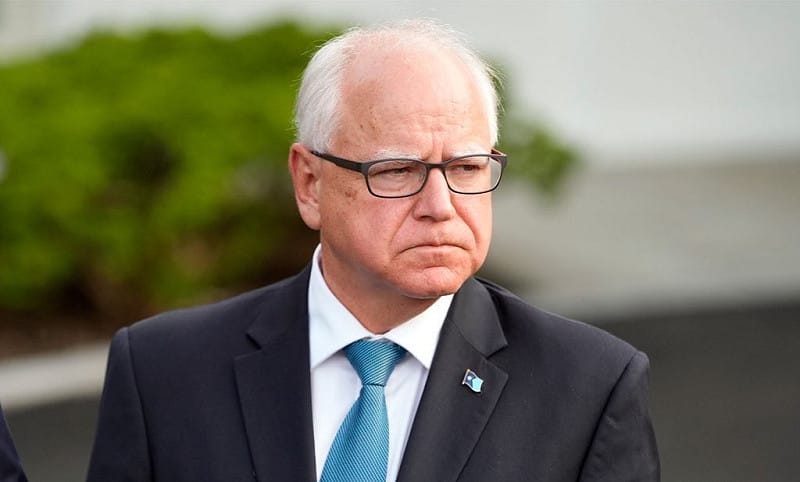  明州長華茲（Tim Walz）直言ICE的行動是「一場針對明州人民的佔領與有組織的暴行運動」。 圖：翻攝自 X @remarks 