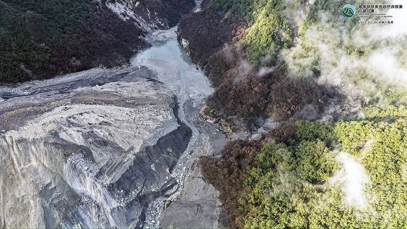  馬太鞍溪上游堰塞湖完成階段性降挖(花蓮分署拍攝版權)&nbsp;&nbsp;&nbsp;圖：林業保育署花蓮分署/提供