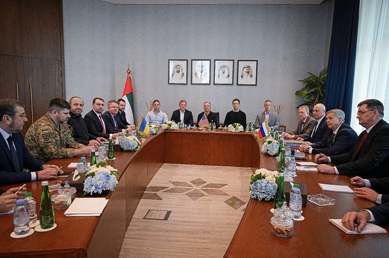 美國、俄羅斯與烏克蘭代表於阿拉伯聯合大公國首都阿布達比舉行首次三方會談，共同討論和平進程。&nbsp;&nbsp;&nbsp;圖：翻攝自 Ｘ @SEPeaceMissions