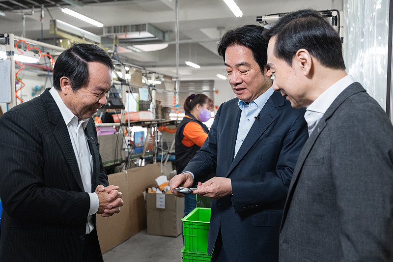  賴清德下鄉前往台中神岡的伯鑫工具，展開產業傾聽拜訪之旅。 圖：總統府提供 
