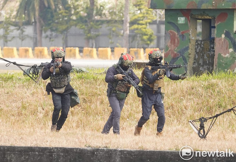 模擬的第五縱隊試圖強大火力佔領機場。&nbsp;&nbsp;&nbsp;圖：張良一/攝