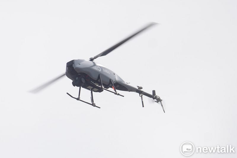 陸軍特戰分遣隊的「摩羯」旋翼型無人機進入操演現場進行戰場偵蒐與敵軍定位指引。&nbsp;&nbsp;&nbsp;圖：張良一/攝