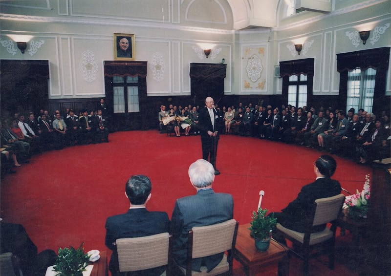 劉金獅率政治受難者進入總統府拜會陳水扁總統時致詞。&nbsp;&nbsp;&nbsp;劉金獅提供/張文隆翻攝