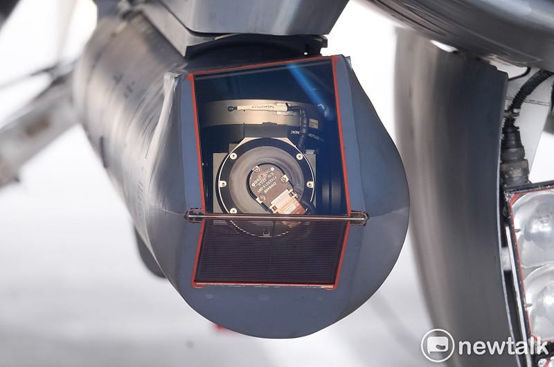 掛載在F-16V戰機上狙擊手先進標定莢艙。&nbsp;&nbsp;&nbsp;圖：張良一/攝